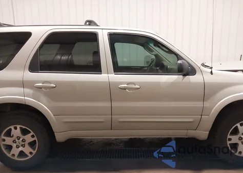 2005 Ford Escape Limited z USA, uszkodzony, nr VIN 1FMCU04165KE24049